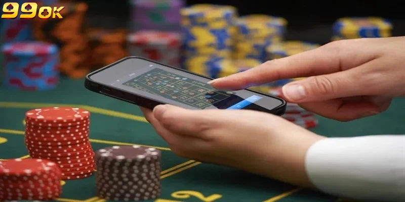 người chơi trải nghiệm app 99ok mượt mà